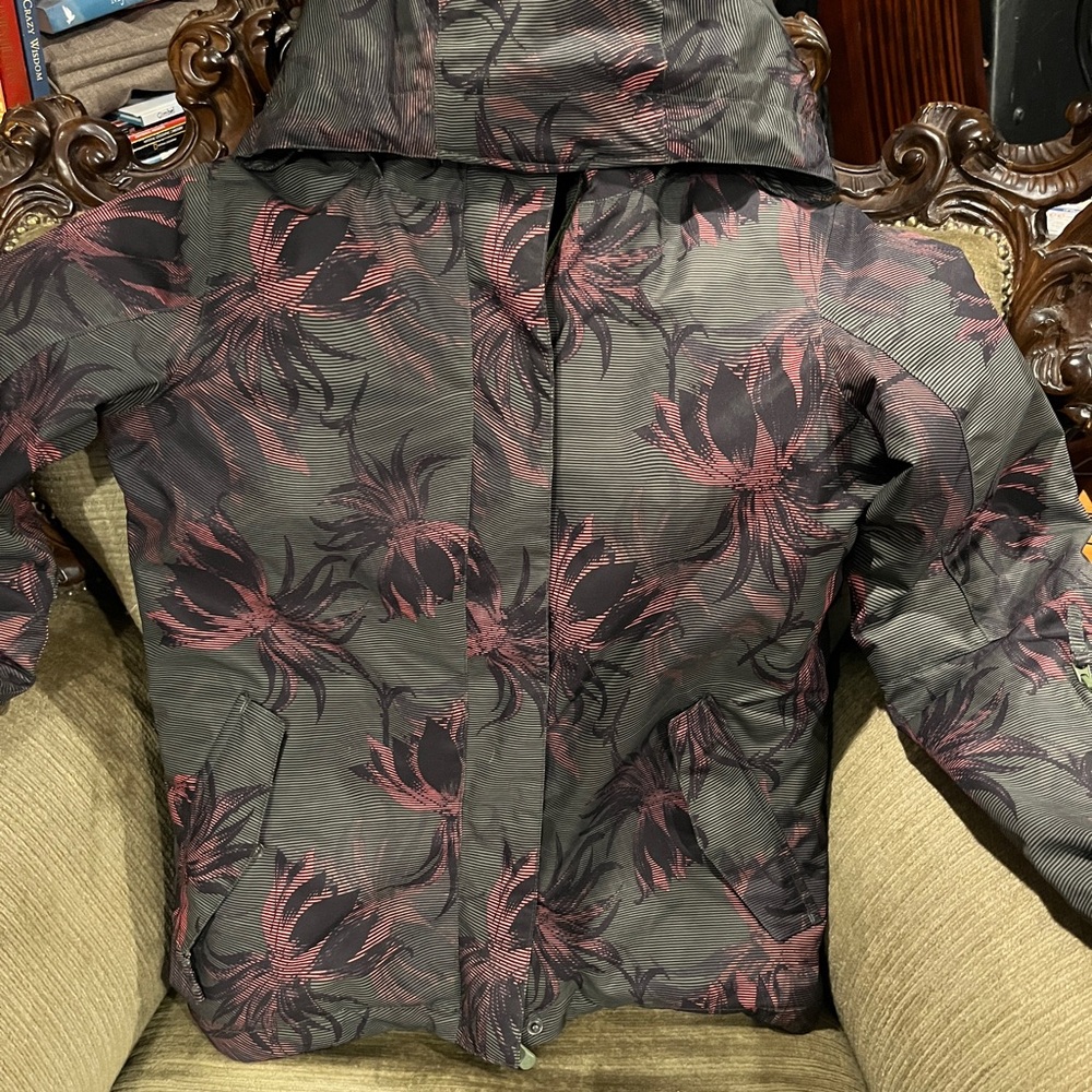 Roxy Jetty Jacket 200gr Insulation & 10K Waterproof rating.